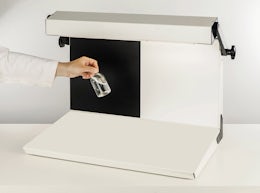 Laboratory liquid viewer for transparent glass bottles